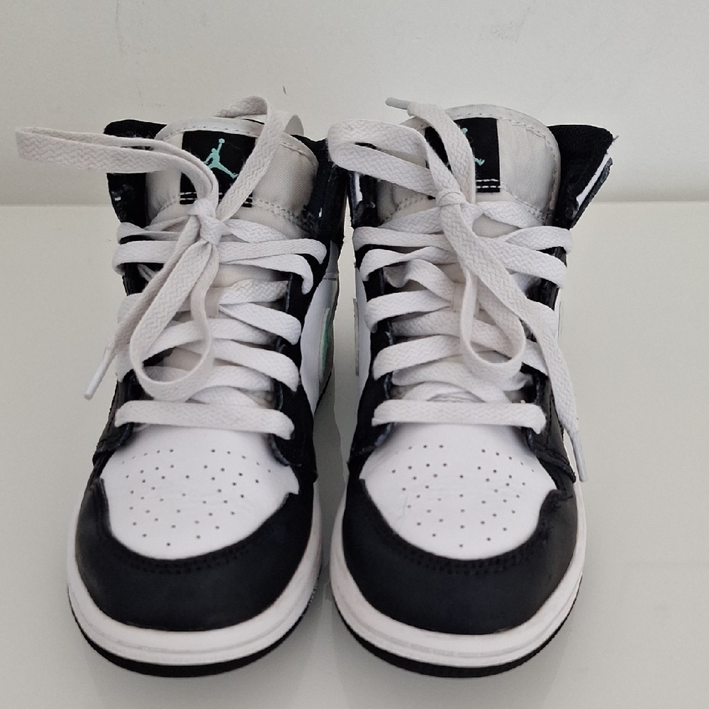 Air Jordon Mid 1's Unisex Sneakers - Picture 2 of 8